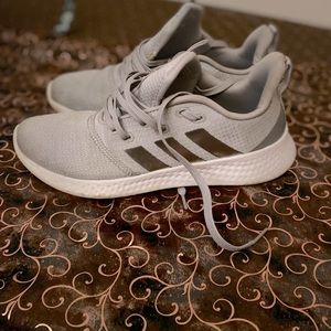 Womens Gently Used Addidas Cloud Foam Shoes